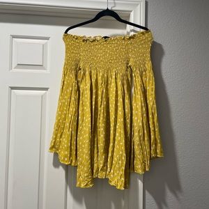 Womens off the shoulder dress. Worn once. Perfect condition!Color:yellow/mustard